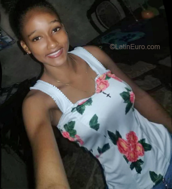 Date this fun Colombia girl Ariana from El Bagre CO23919