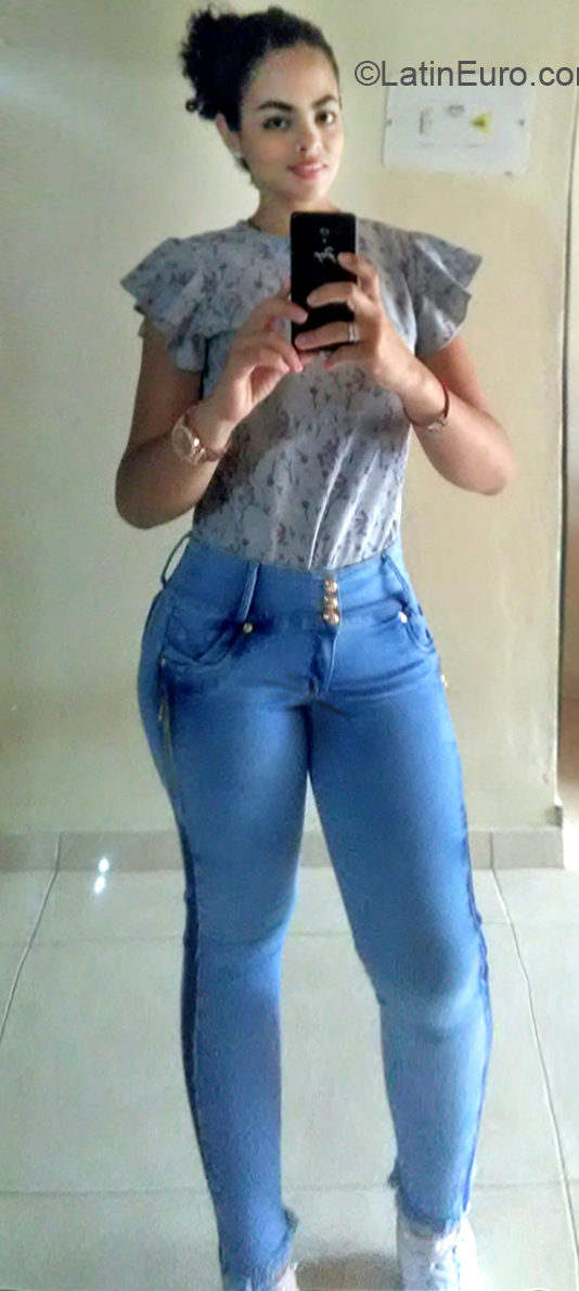 Date this georgeous Colombia girl Yesica from Medellin CO23927