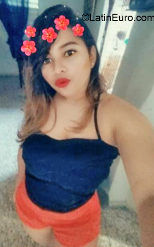 Date this georgeous Dominican Republic girl Daniela from Santo Domingo DO32590