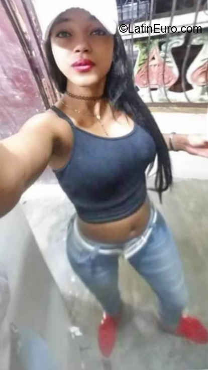 Date this lovely Dominican Republic girl Stefany from Santiago DO32631