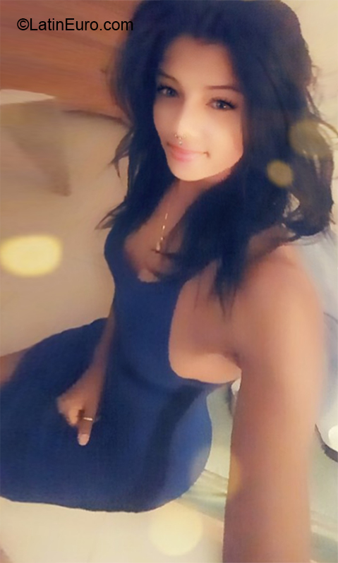 Date this lovely Dominican Republic girl Flakita from Santo Domingo DO32648