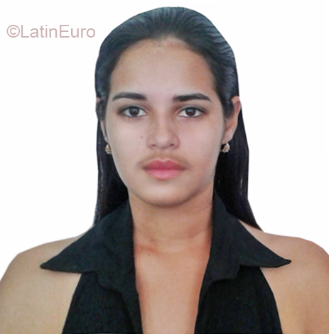 Date this pretty Cuba girl Zuli from Havana CU325