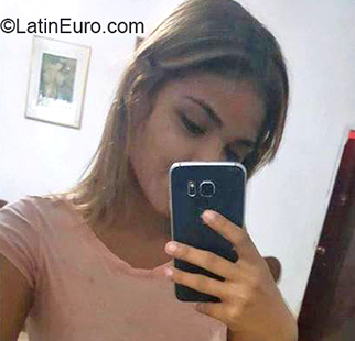 Date this voluptuous Venezuela girl Rebat from Maracaibo VE1708