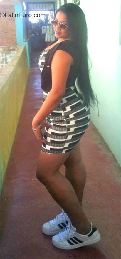 Date this georgeous Dominican Republic girl Elvia from Santo Domingo DO32700