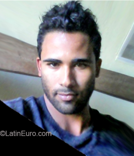 Date this good-looking Dominican Republic man Omar from Santo Domingo DO32704