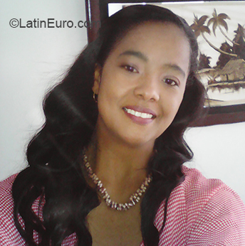 Date this stunning Colombia girl Adriana from Bogota CO24014