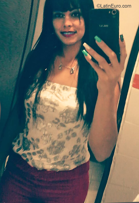 Date this happy Venezuela girl Greisi from Acarigua VE1881