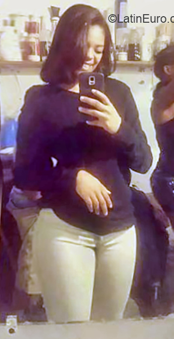 Date this sultry Dominican Republic girl Nicaury from Santo Domingo DO32743