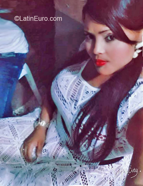 Date this sensual Dominican Republic girl Rocio from Santo Domingo DO32787