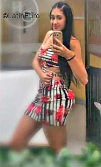 Date this nice looking Colombia girl Yekia from Villavo CO24071