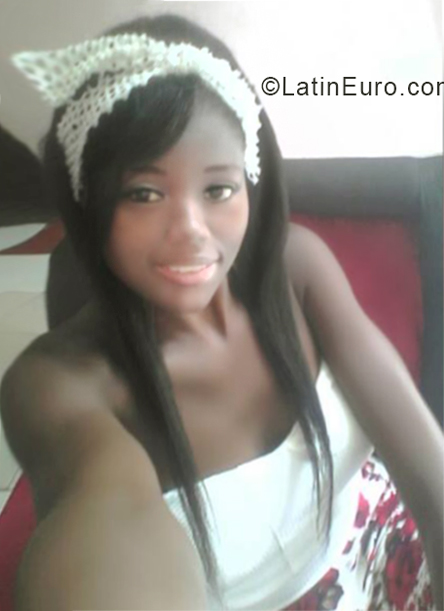 Date this cute Colombia girl Luz from Cali CO24076