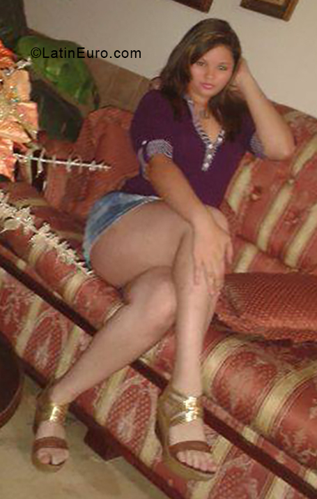 Date this attractive Venezuela girl Liliana from Caracas VE1766