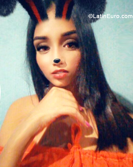 Date this stunning Venezuela girl Nahomi from Cumana VE1774