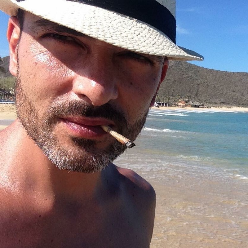 Date this funny Italy man Roberto from La Paz IT306