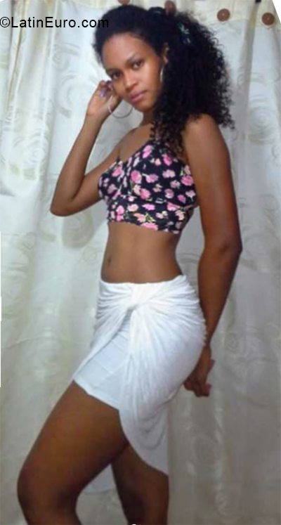 Date this fun Colombia girl Dina from Cartagena CO24160