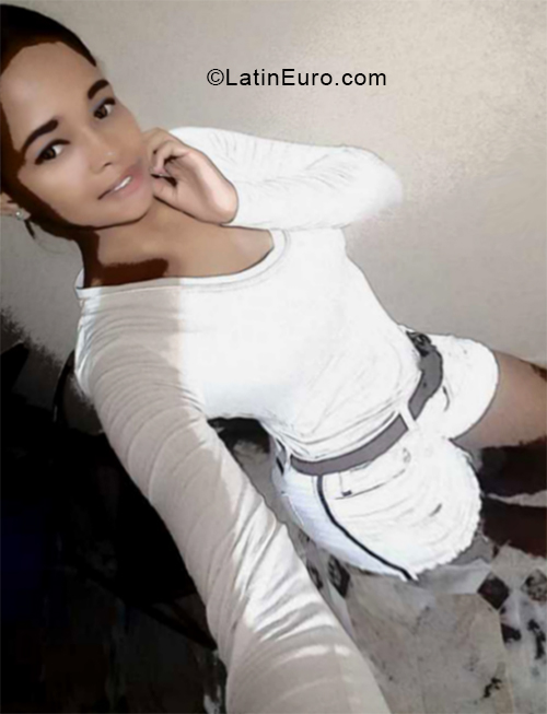 Date this delightful Dominican Republic girl Doika from Santiago DO32942