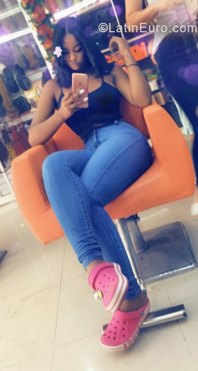 Date this sensual Dominican Republic girl Mia from Santo Domingo DO32955