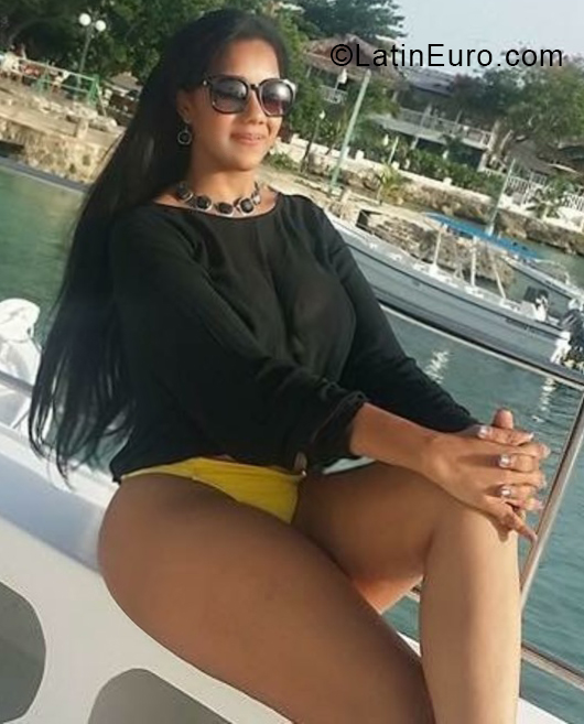 Date this tall Dominican Republic girl Seara from Santo Domingo DO32959