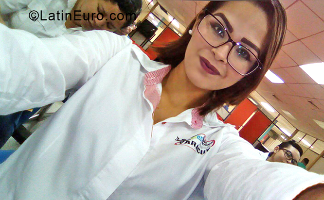 Date this georgeous Venezuela girl Eduii from Caracas VE2117