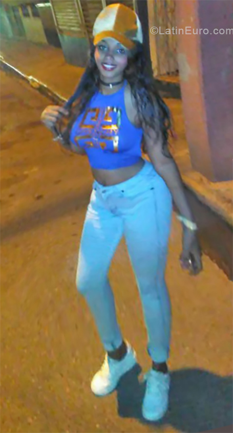 Date this beautiful Dominican Republic girl Rosa from Santo Domingo DO33007