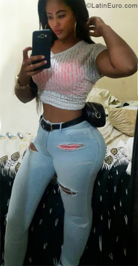 Date this sultry Dominican Republic girl Kariana from Puerto Plata DO33016