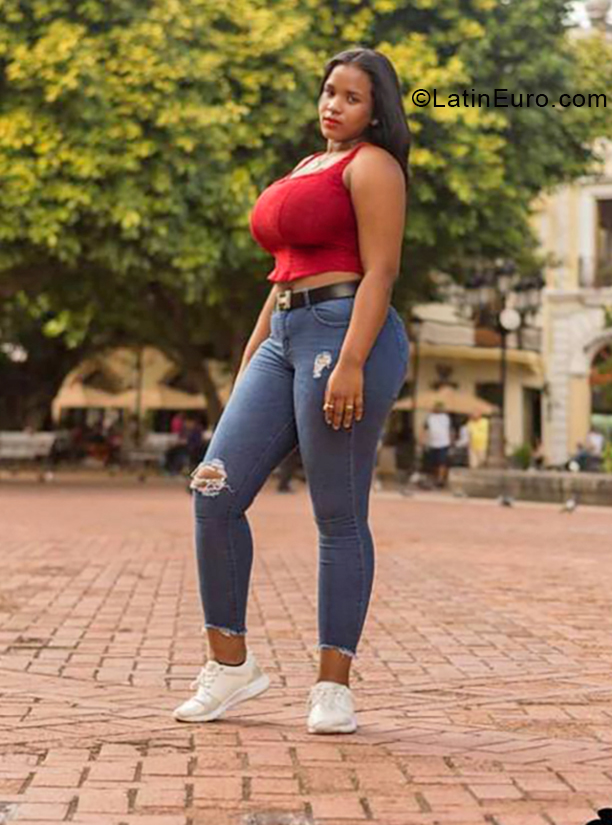Date this hard body Dominican Republic girl Nicol Ashley from Santo Domingo DO36044