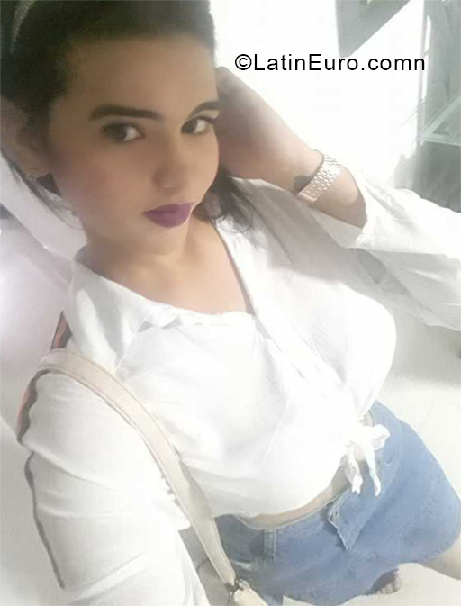 Date this good-looking Colombia girl Daniela from Barranquilla CO25159