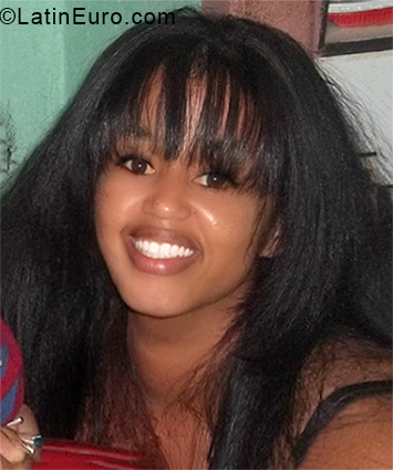 Date this happy Cuba girl Aridni from La Habana CU369