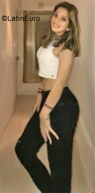 Date this beautiful Argentina girl April from Buenos Aires AR156