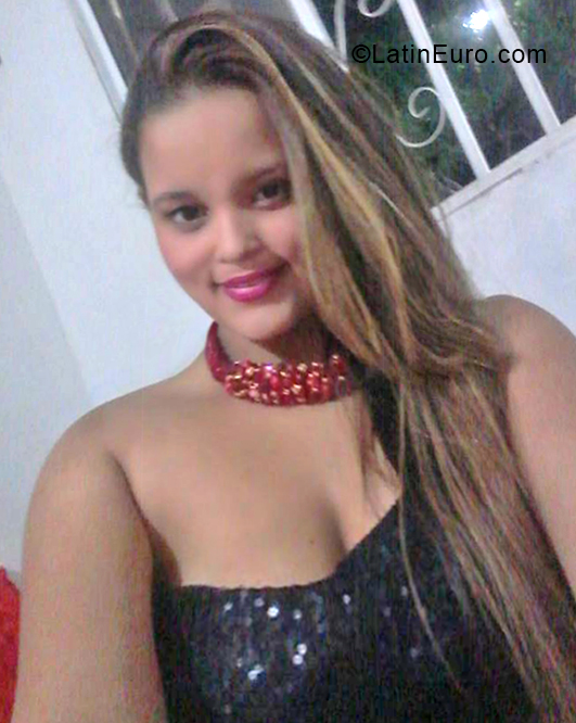 Date this funny Colombia girl Carolina from Barranquilla CO24320