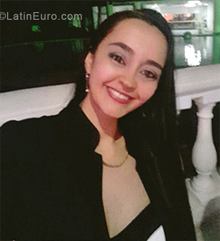 Date this hot Colombia girl Zuleika from Cali CO24335