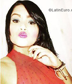 Date this foxy Venezuela girl Nazareth from Caracas VE1885