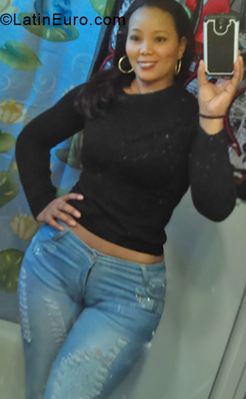 Date this voluptuous Dominican Republic girl Rossanna from Santo Domingo DO33173