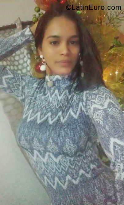 Date this happy Dominican Republic girl Stephanie from Santiago DO33178