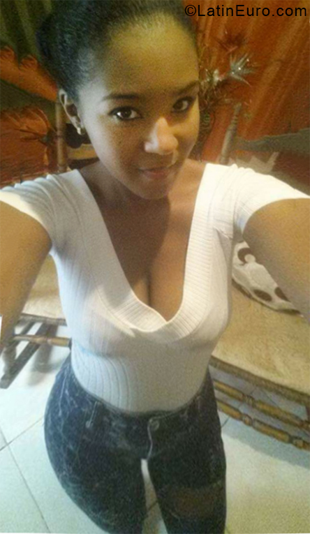 Date this pretty Dominican Republic girl Wanderlin from Santo Domingo DO33191