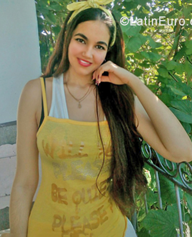 Date this beautiful Cuba girl Leydis from Pinar Del Rio CU734