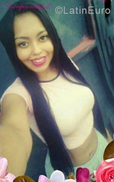 Date this voluptuous Venezuela girl Danyimar from Caracas VE1901