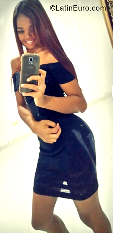 Date this delightful Dominican Republic girl Elvira from Santo Domingo DO33266