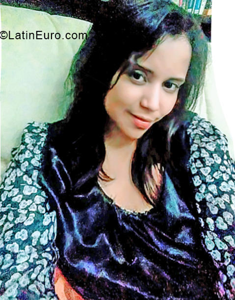 Date this hot Dominican Republic girl Astris from Santo Domingo DO33271