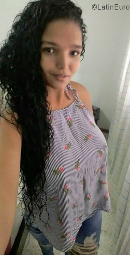 Date this tall Colombia girl Linda from Cali CO24463