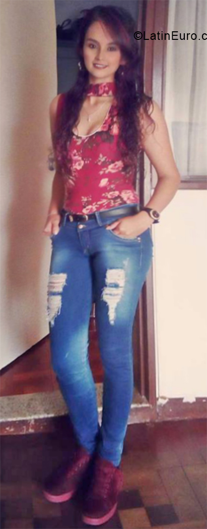 Date this foxy Colombia girl Sara from Armenia CO24477