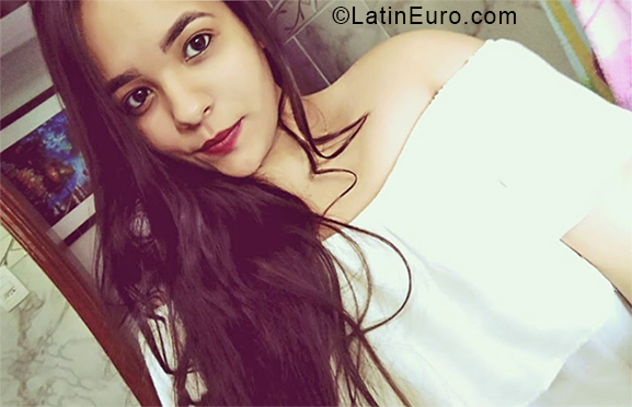 Date this good-looking Brazil girl Laura from Varginha BR10690