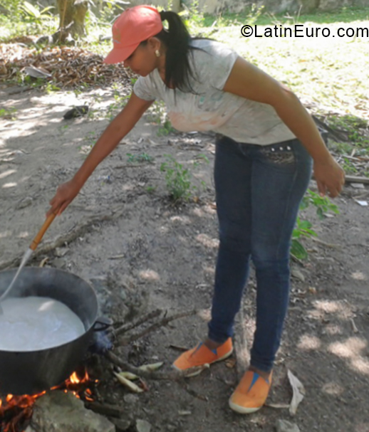 Date this nice looking Colombia girl Martha from San Andres CO24485