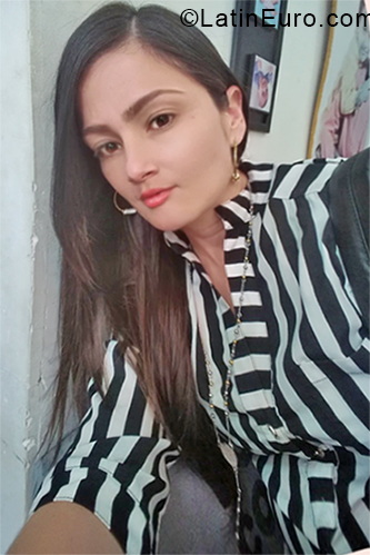 Date this young Colombia girl Marcela from Bogota CO24494