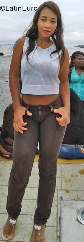 Date this hard body Colombia girl Sara from Cali CO24498