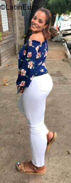 Date this stunning Dominican Republic girl Midred from Santo Domingo DO33347