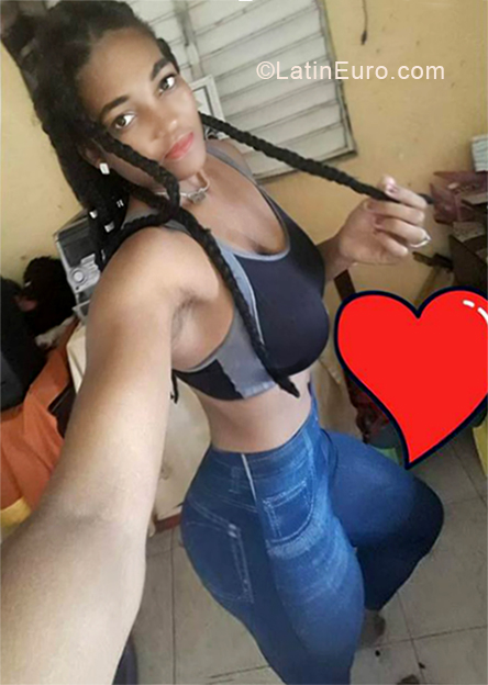 Date this stunning Dominican Republic girl Yafreisi from Santo Domingo DO33357