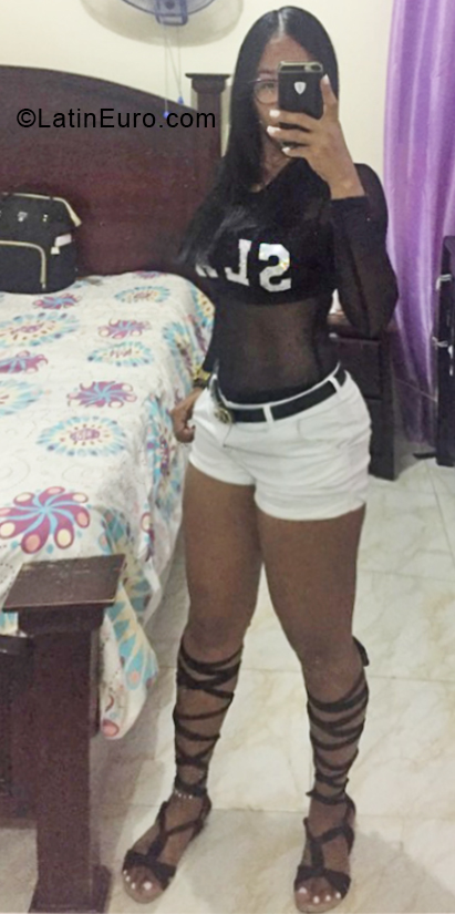 Date this hot Dominican Republic girl Yanadys from Santiago DO33359