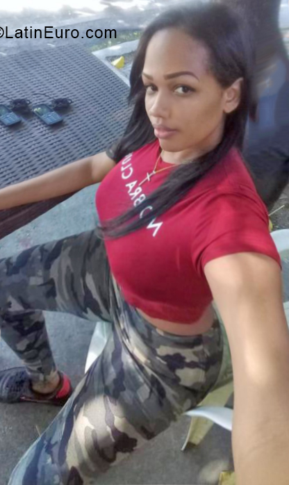 Date this good-looking Dominican Republic girl Carolina from Santo Domingo DO33366