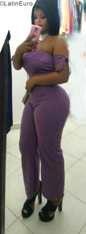 Date this gorgeous Dominican Republic girl Oscaterin from Santiago DO33370